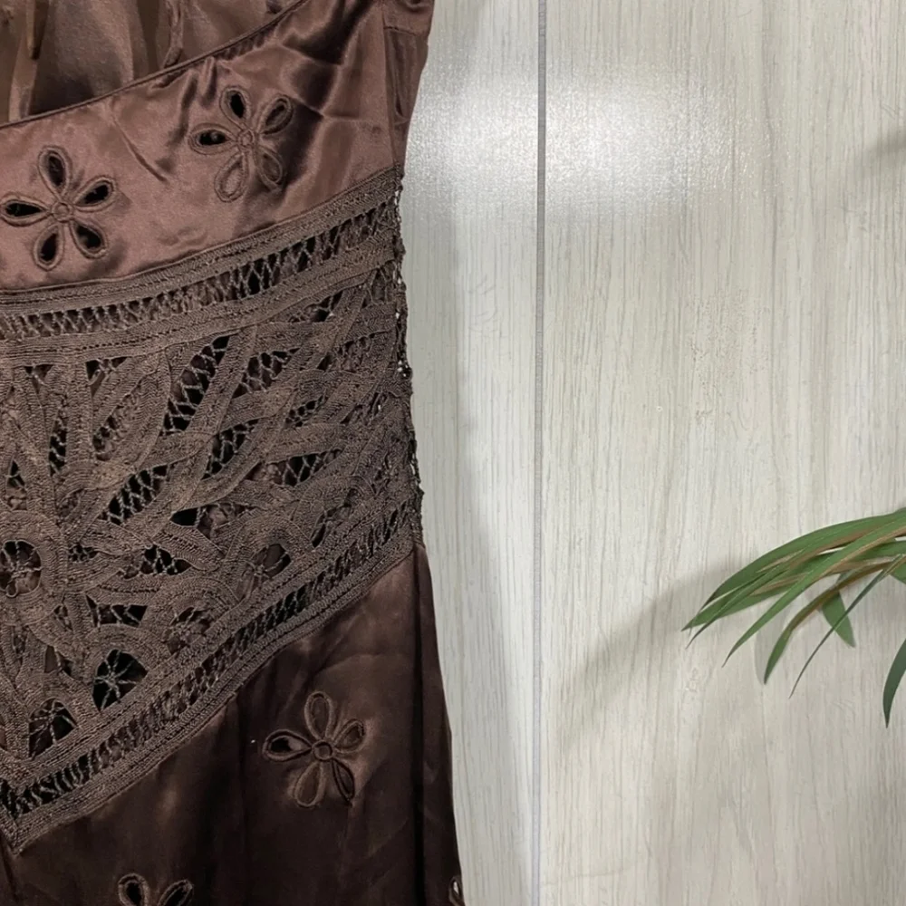 Sue Wong brown halter crochet cutout floral gown, Size 2 - Picture 6 of 15